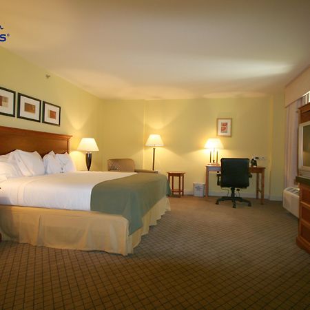 Holiday Inn Express Trincity By Ihg Piarco Dış mekan fotoğraf