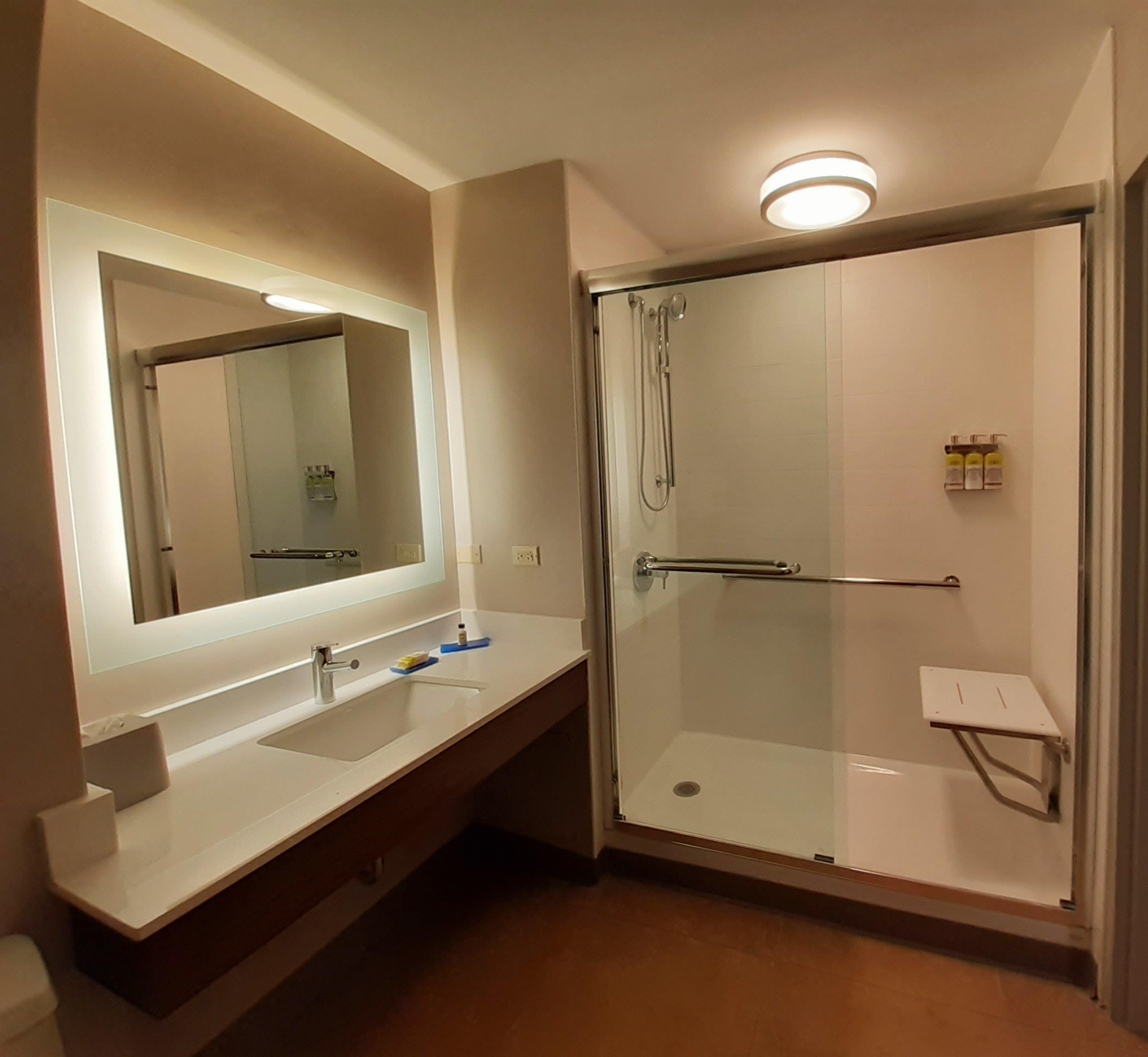 Holiday Inn Express Trincity By Ihg Piarco Dış mekan fotoğraf