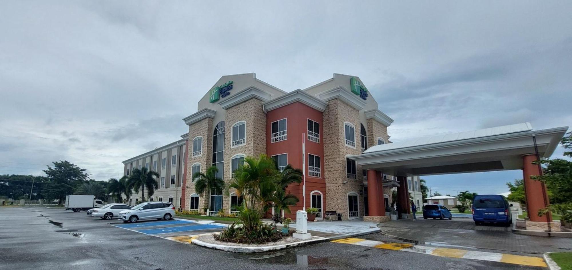 Holiday Inn Express Trincity By Ihg Piarco Dış mekan fotoğraf