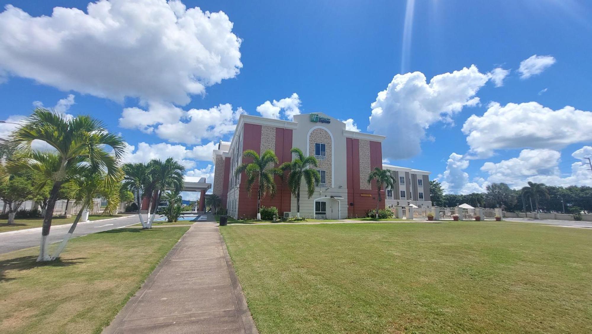 Holiday Inn Express Trincity By Ihg Piarco Dış mekan fotoğraf