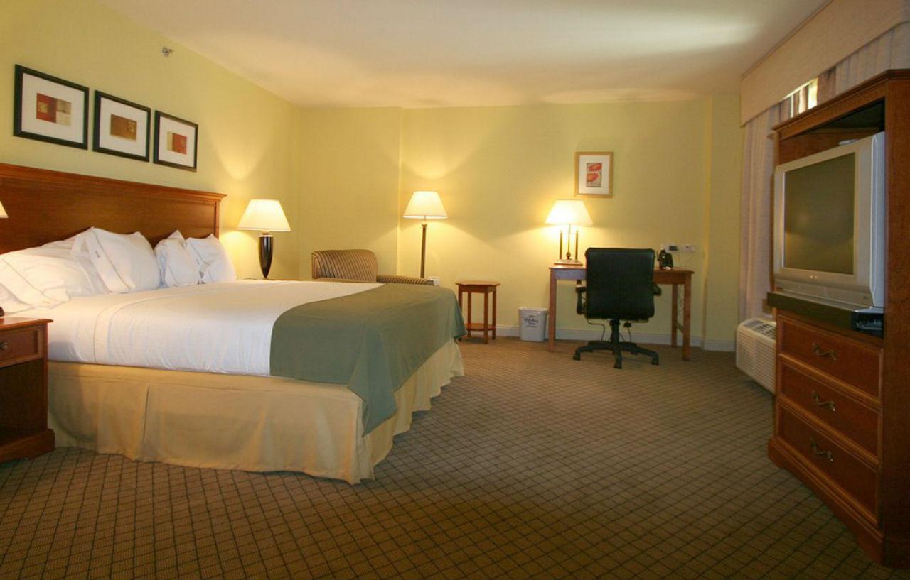 Holiday Inn Express Trincity By Ihg Piarco Dış mekan fotoğraf